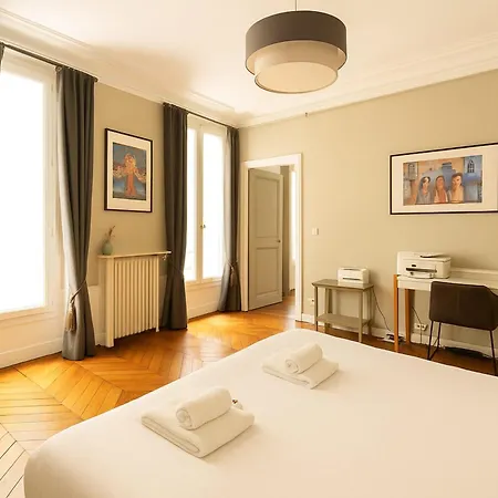 Luxurious In The Heart Of Apartment *
