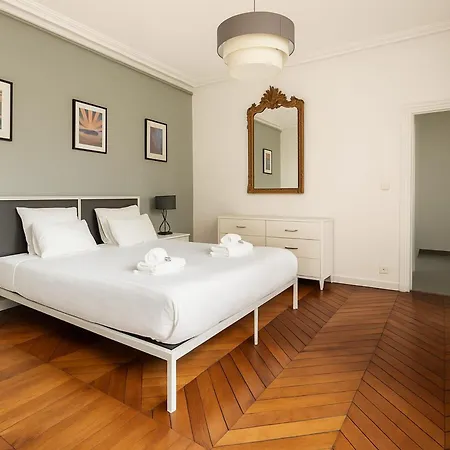 Apartment Luxurious In The Heart Of Paris