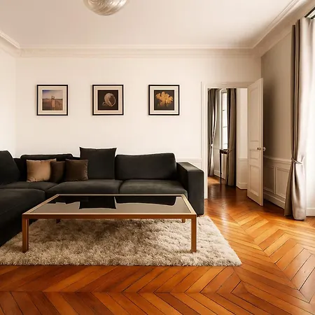 Luxurious In The Heart Of Apartment *