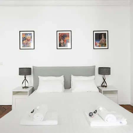 Luxurious In The Heart Of Apartment *